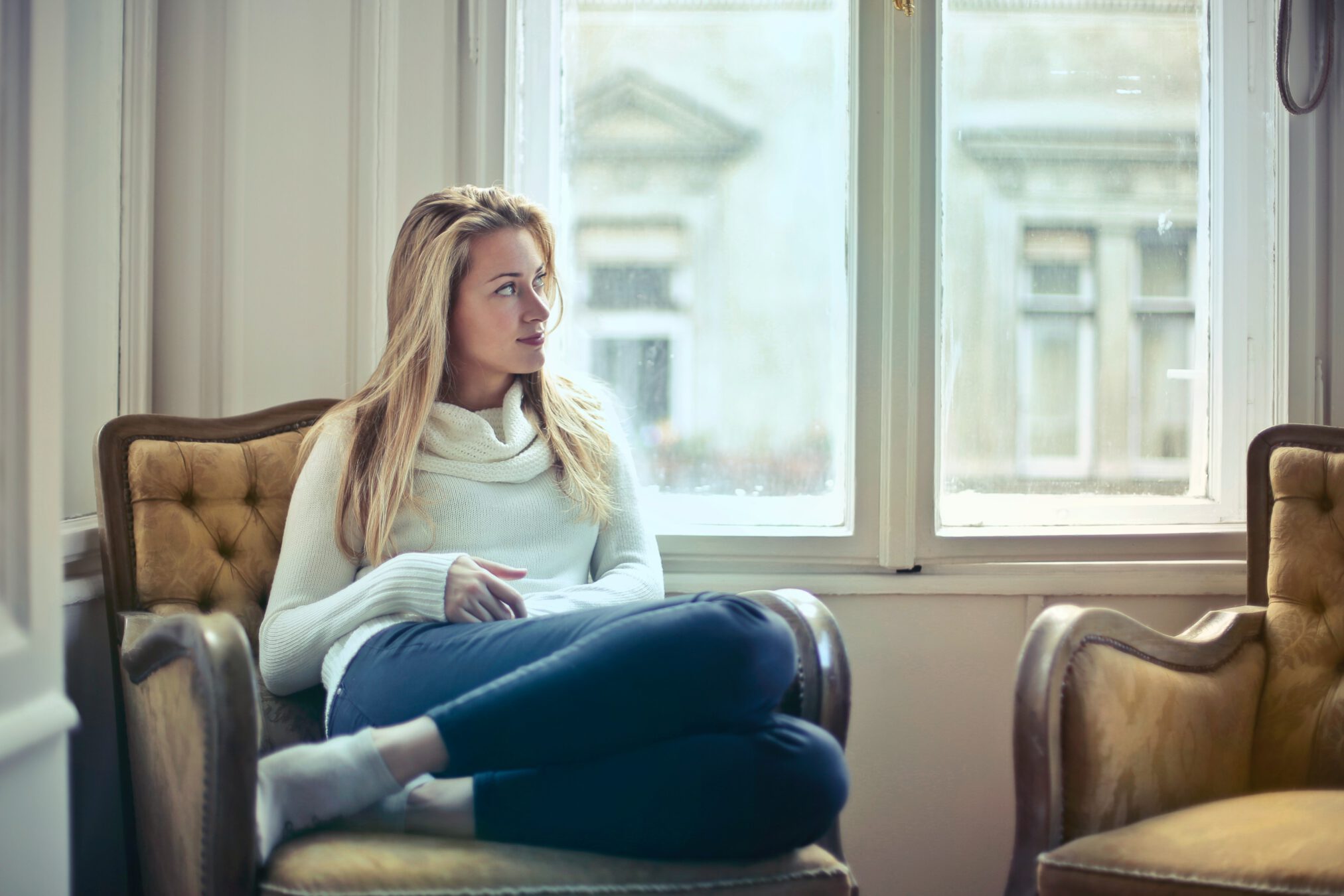 vrouw in stoel